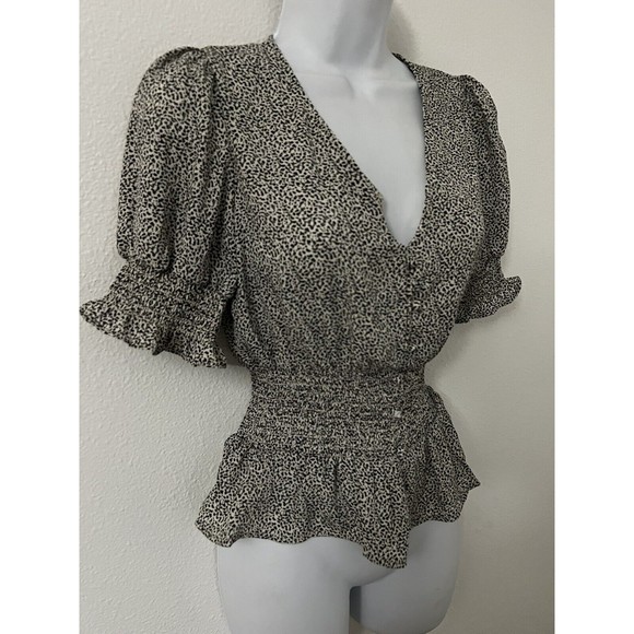 Sienna Sky blouse womens XS white black fitted gathered waist short sleeve NWT - Picture 2 of 9